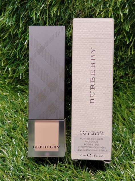 Burberry Cashmere Soft Matte Foundation 